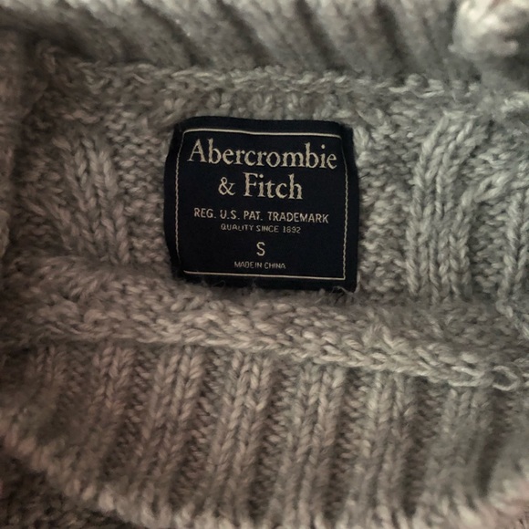 Abercrombie & Fitch Gray Sweater - Picture 2 of 2